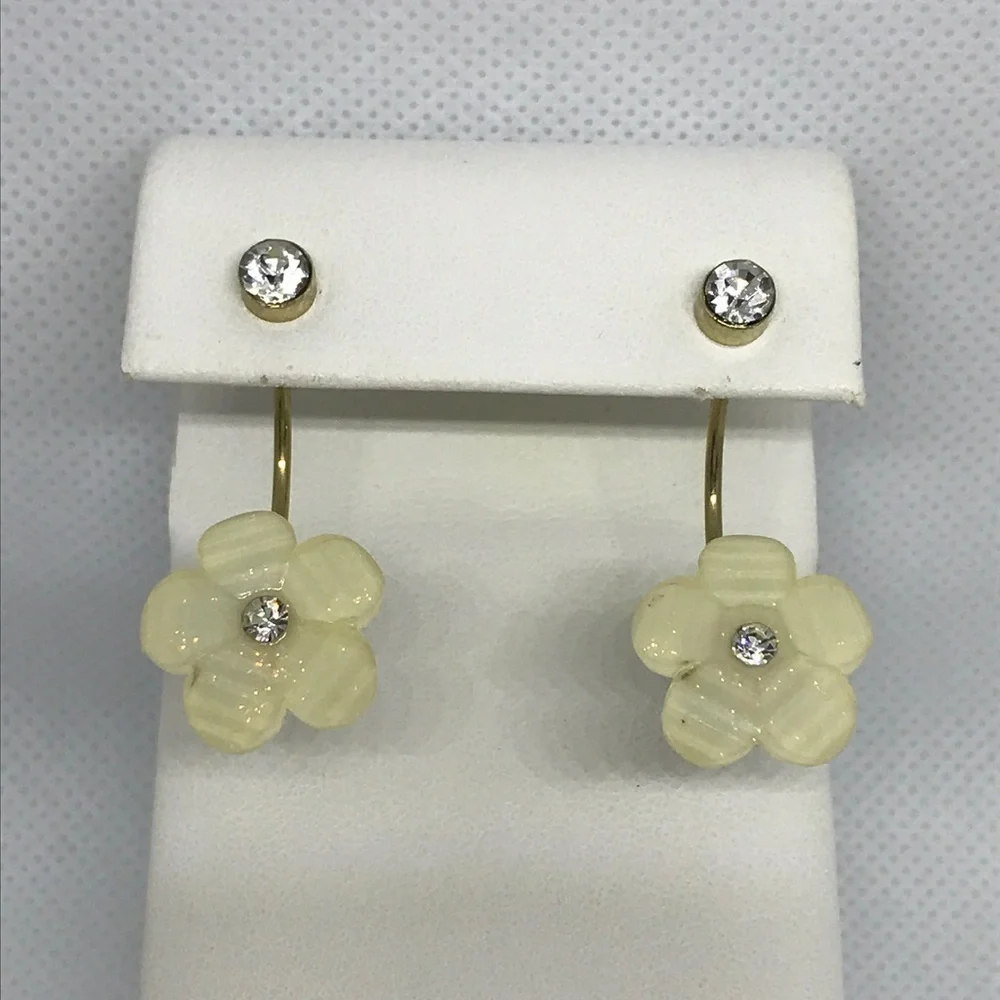 CREAM FLOWER EARRINGS ✨✨✨ - Picture 1 of 3